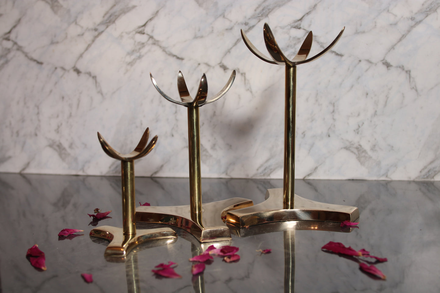 Crystal stand
