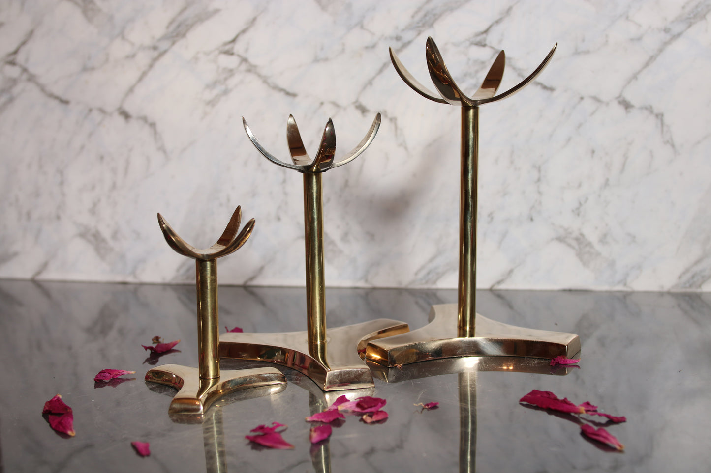 Crystal stand